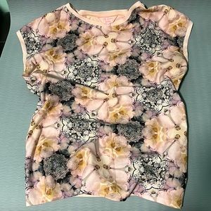 Ted Baker London women’ s tee, size 2,US size M, authentic logo #, silk front